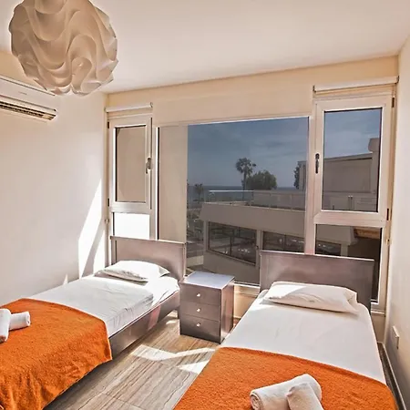 Rent Your Dream Holiday On The Beach, 1209 וילה פרוטאראס